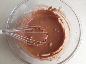 拌好的可可蛋黄糊