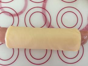 用芝士片卷包起肠仔