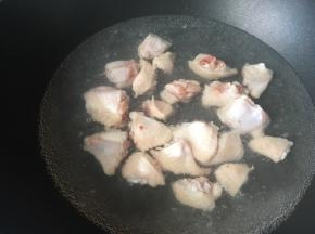 烧热水加料酒焯一下