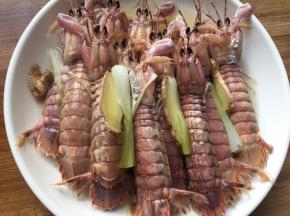 取出后拿掉葱姜即可