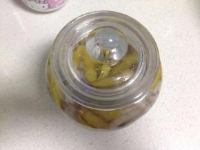 最后盖上玻璃罐的盖子放去冰箱1-2天即可食用~