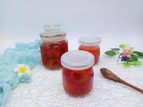 密封好的山楂罐头，可以适当多加一点水，罐头汤汁特别美味。