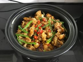 等香味出来就可以开吃了，吃前撒上芝麻。