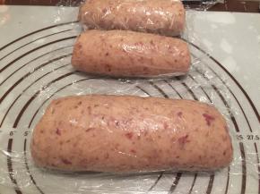 上下擀成椭圆型，从上往下卷，静置15分钟