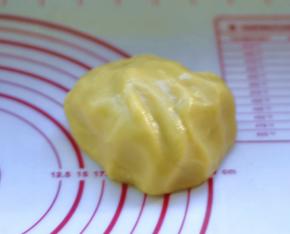 2、油酥材料混合揉匀