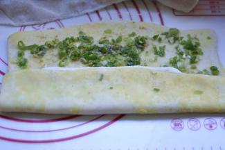 11、把面片在进行一次三折