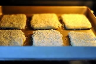 17、送入提前预热好的烤箱中，上下180度，中层烤制20分钟