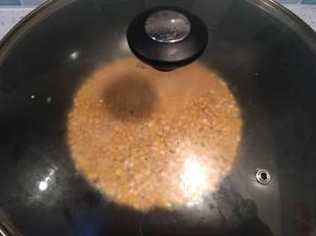 盖上锅盖，中火加热