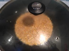 盖上锅盖，中火加热