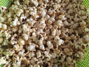 放入刚才的容器中，多抖动几下加速晾凉