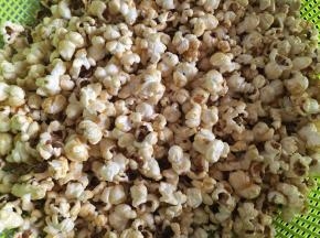 放入刚才的容器中，多抖动几下加速晾凉