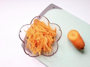 胡萝卜半根刨丝