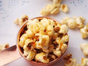 香脆的爆米花就做好了