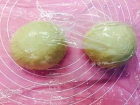 平均分成两份，滚圆，放置15分钟