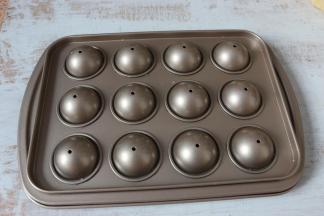 盖上模具的上盖。