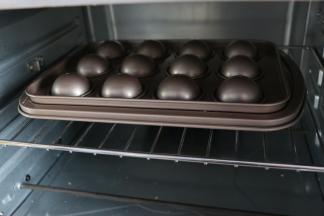 烤箱提前预热，上下火170度15分钟。