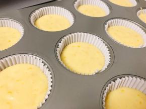 均匀的挤在纸杯里