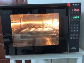 我用的是UK家风炉
150度35分钟
当然是需要提前十分钟预热哦