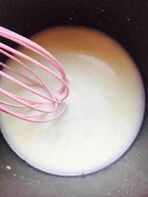 搅拌好的溶液应该颜色发白，稍微粘稠