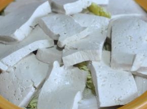 再摆上豆腐。