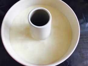 倒入中空模具中，烤箱150度40分钟