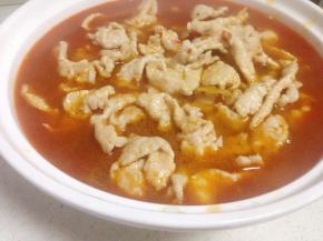 把肉片汤水一同倒进碗里豆芽碗里~