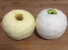 苹果和梨子洗净去皮