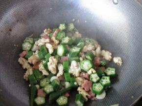 翻炒均匀大约1分钟