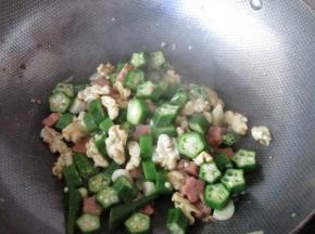 翻炒均匀大约1分钟