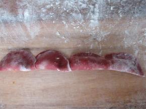 然后把皮从下往上折过去，把边按严实