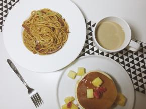 最好趁热食用，图片是儿童节的时候做给某人吃的，胡椒意面是我的，松饼给某人，但是因为我的意面太好吃，强行被分走了一半