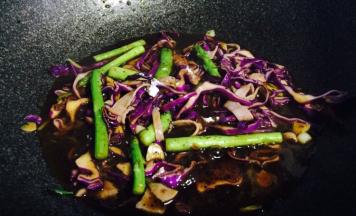 加入适量清水煮沸