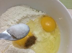 在加入适量的盐