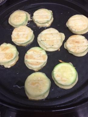 煎到两面金黄即可