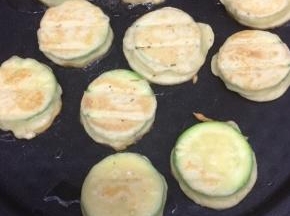 煎到两面金黄即可