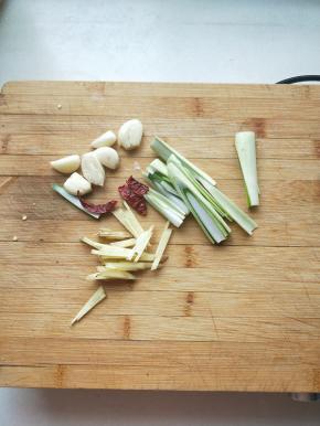 葱姜蒜切丝