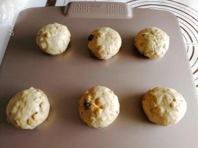 放到模具上面。