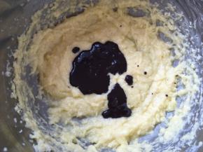 加入融化的巧克力