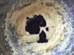 加入融化的巧克力