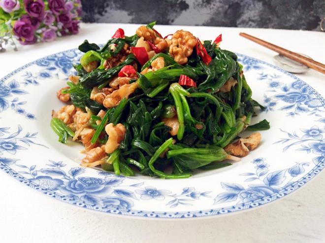 菠菜拌核桃仁