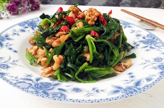 菠菜拌核桃仁