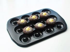 迷你甜甜圈蛋糕，只需要将奶酪馅挤到中间凹陷处即可，同样撒点糖粉装饰，美美哒。