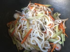 加乌冬面炒匀