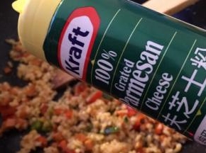 加入少许芝士粉