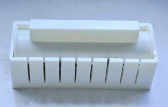 9、移入定型模具中，压结实，冰箱冷藏15分钟