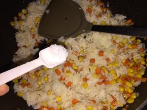 加入适量食用盐调味
