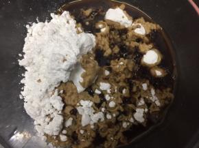 烧开以后一次性快速加入木薯淀粉