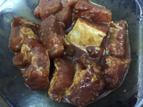 搅拌均匀，腌制1小时以上，期间翻拌一下