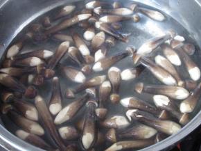 开水焯烫1分钟捞出