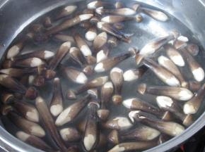 开水焯烫1分钟捞出